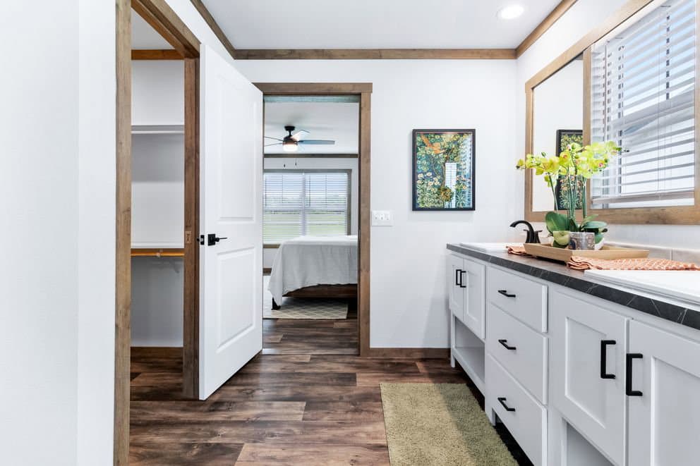 Farm 3 flex elite den bathroom home features