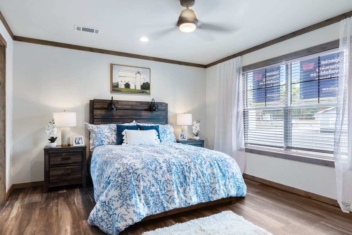 Lizzie elite bedroom home features