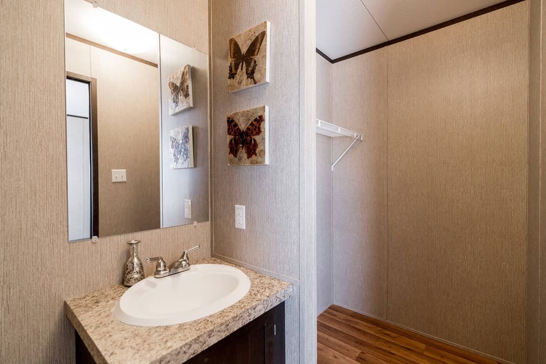 Rm1466a bathroom home features