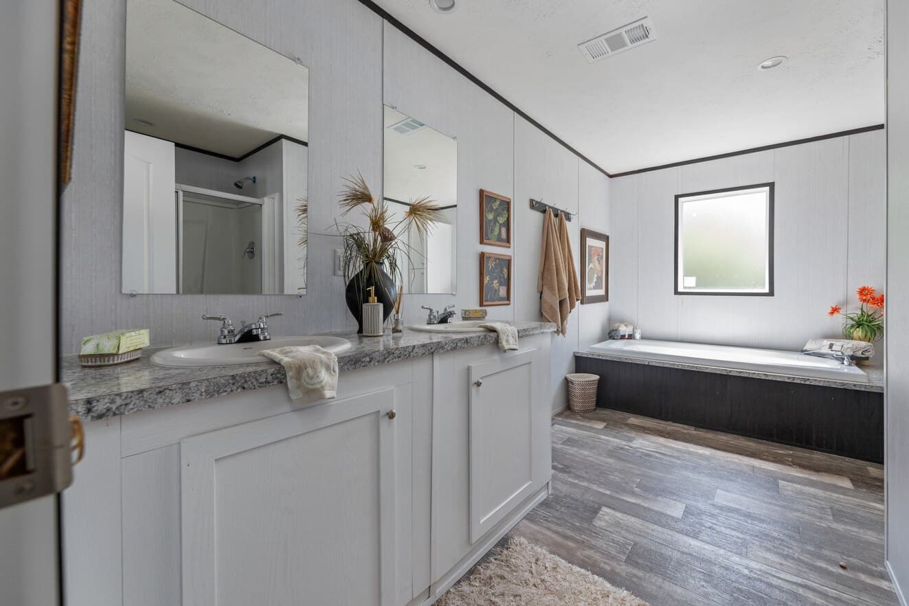 Valu premier 32563g interior and bathroom home features