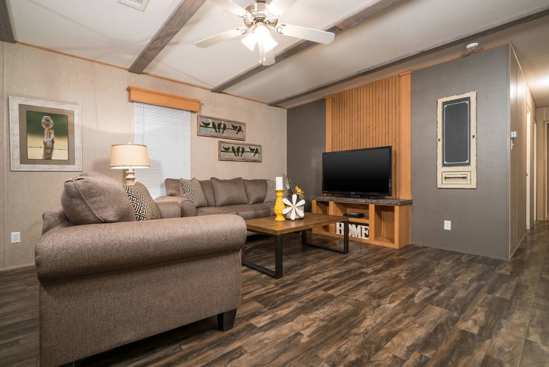 Cs1676c interior home features