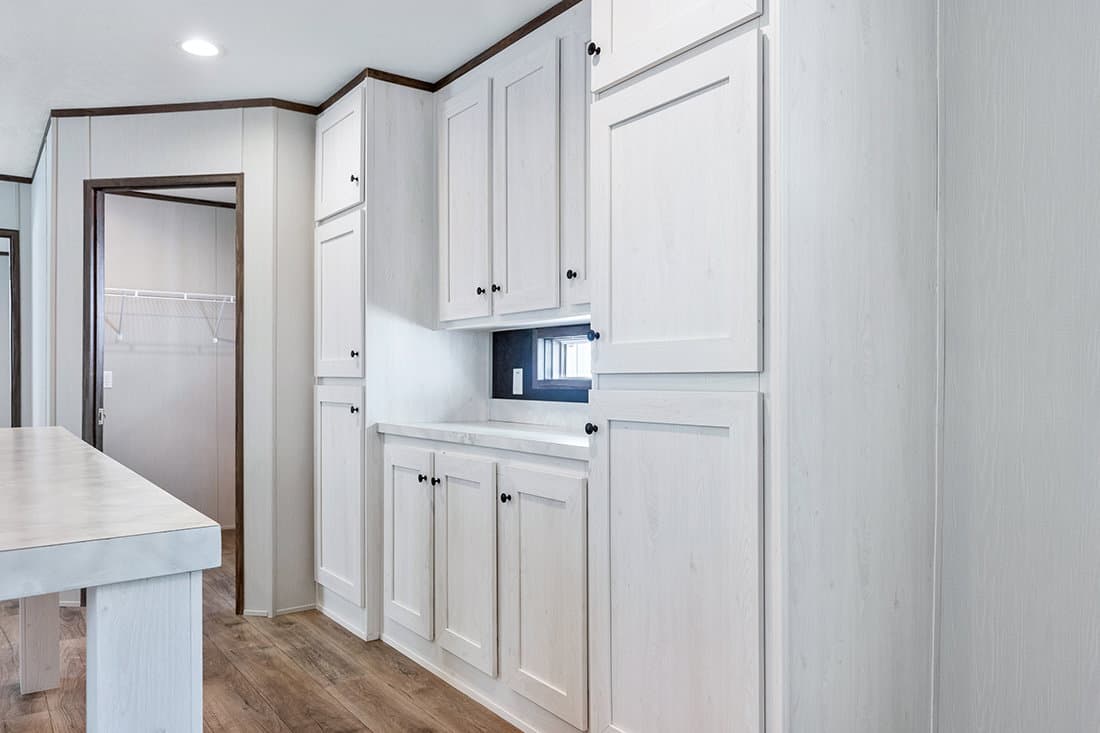 Select 16723b interior home features