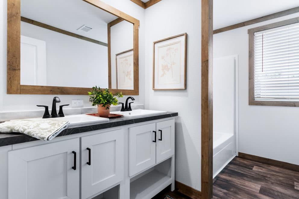 Farm 3 flex elite den bathroom home features