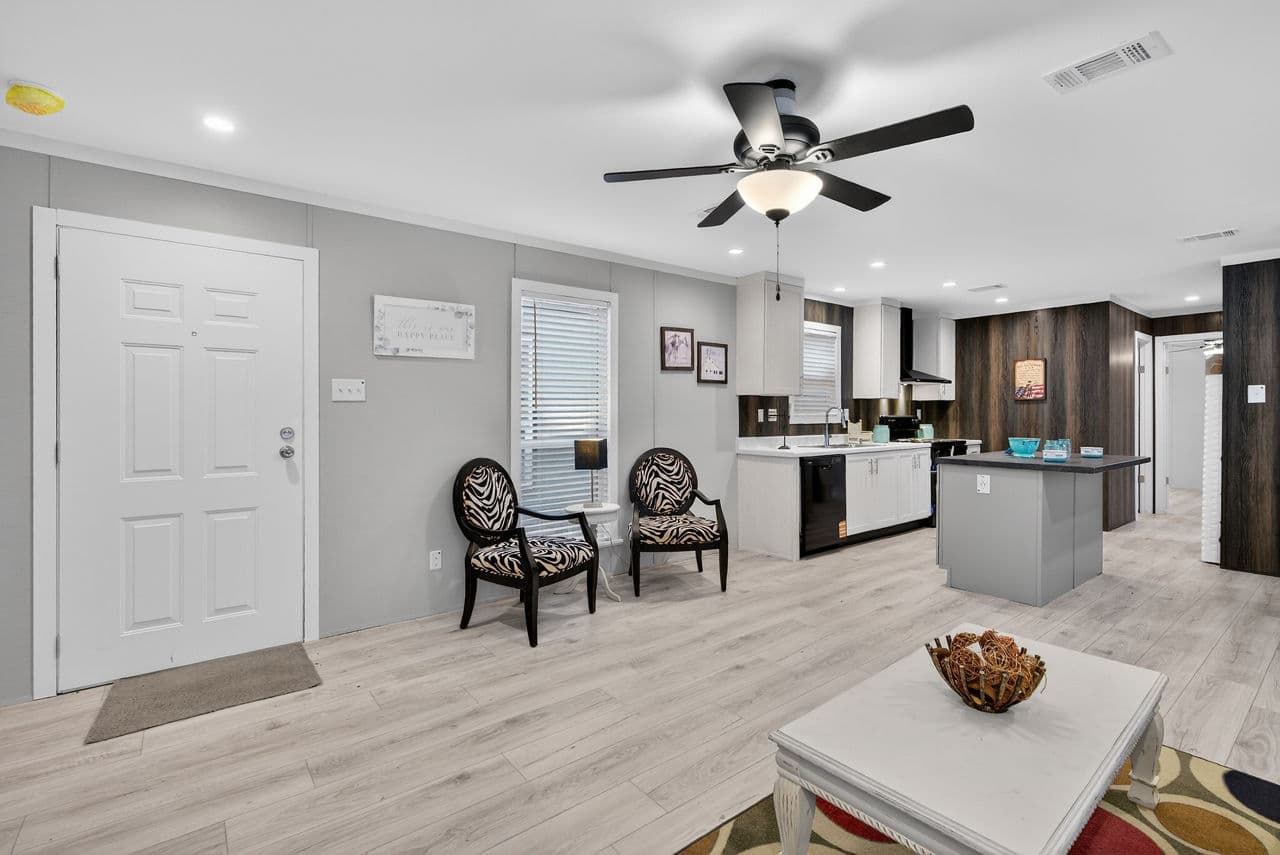 Nm1676c interior home features