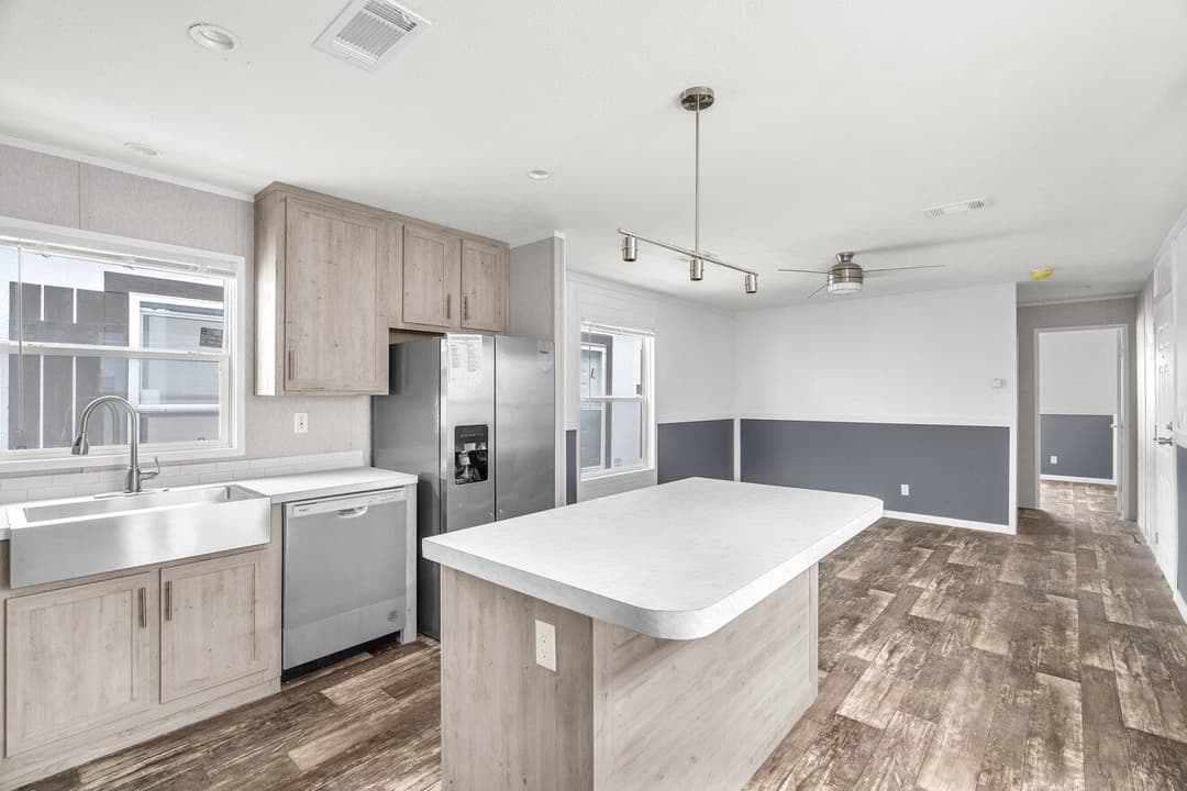 Verde ranch 14632n interior and kitchen home features