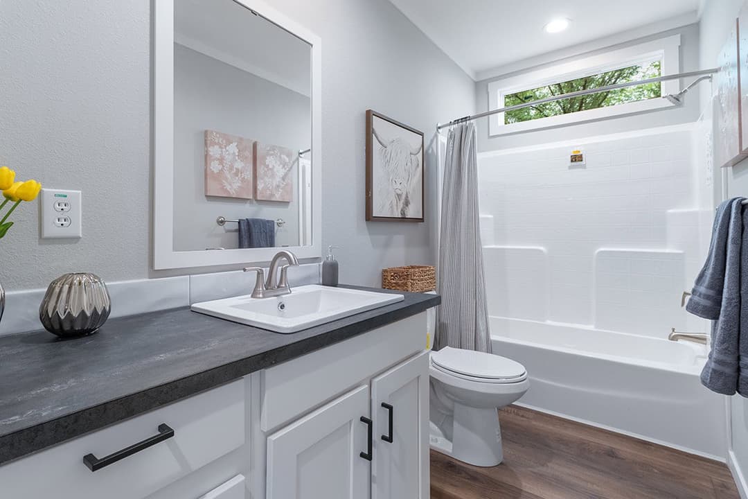 The oceanside bathroom home features