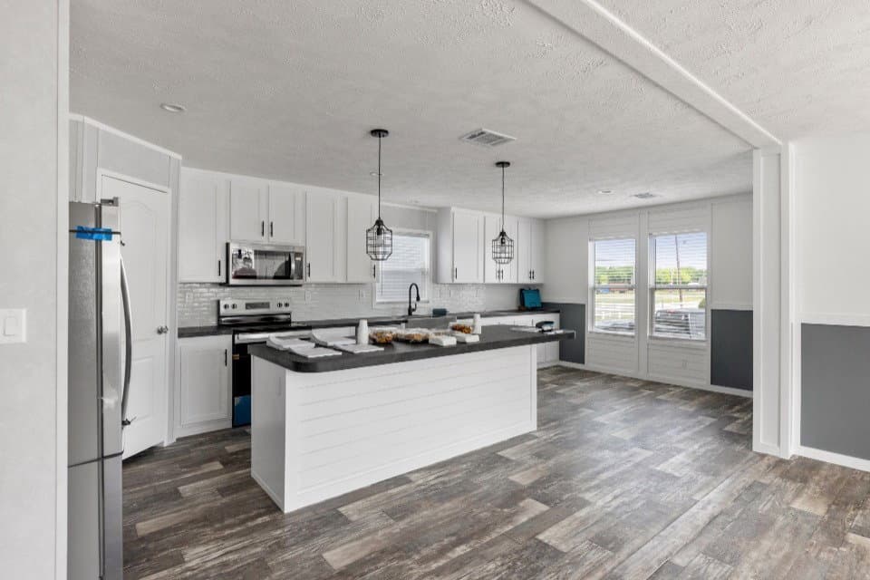 Verde ranch 28523n interior and kitchen home features