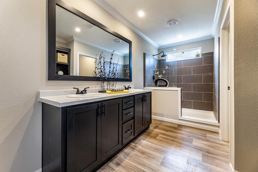Innovation 3256h bathroom home features