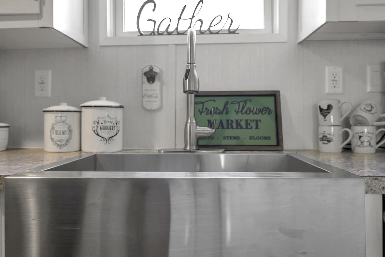 Valu 28563u interior and kitchen home features