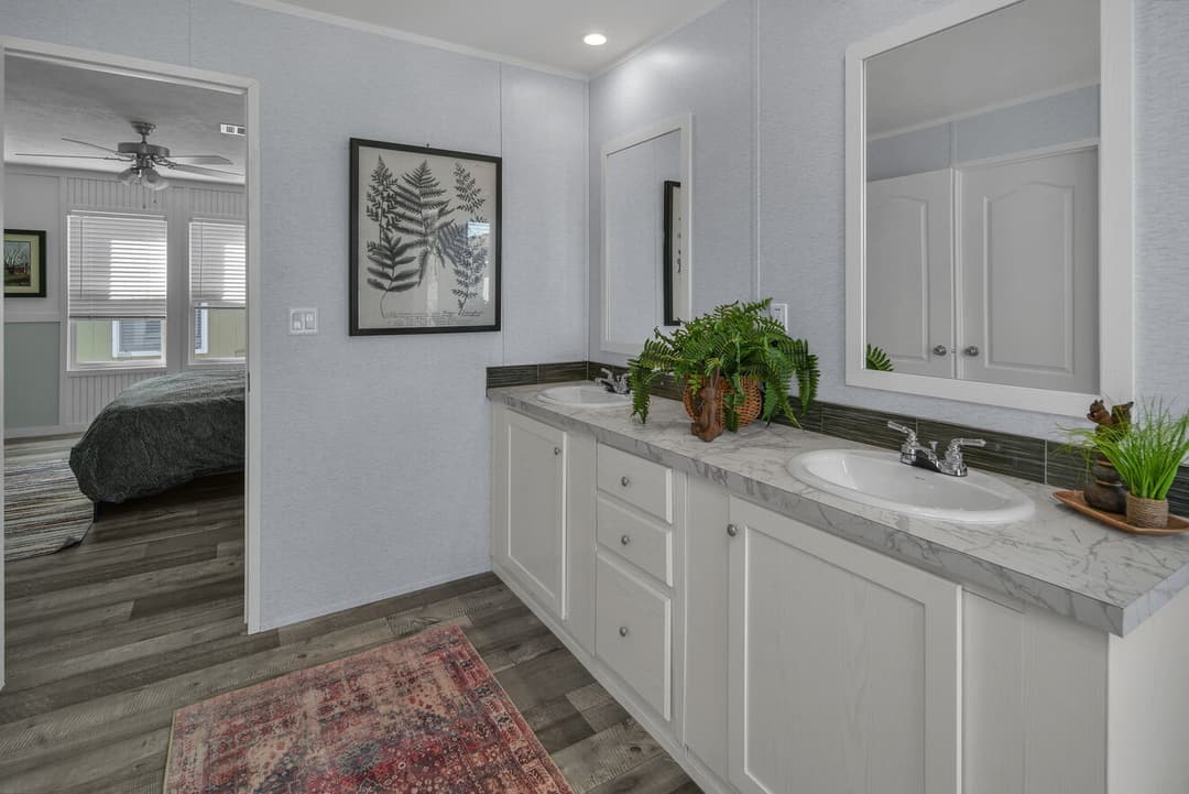 Valu premier 32643g interior and bathroom home features