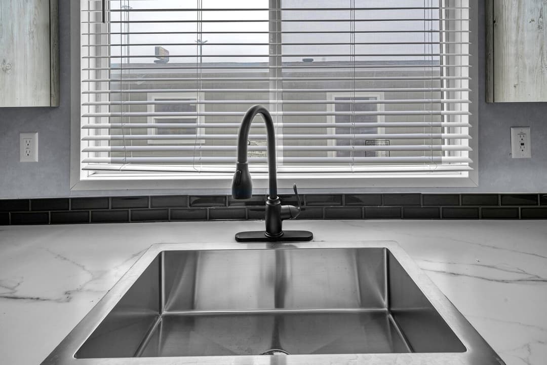 Valu premier 32724g interior and kitchen home features
