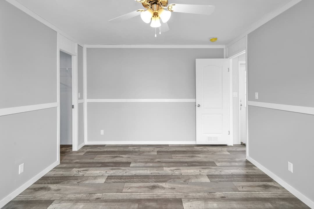 Alamo lite 16763s interior home features