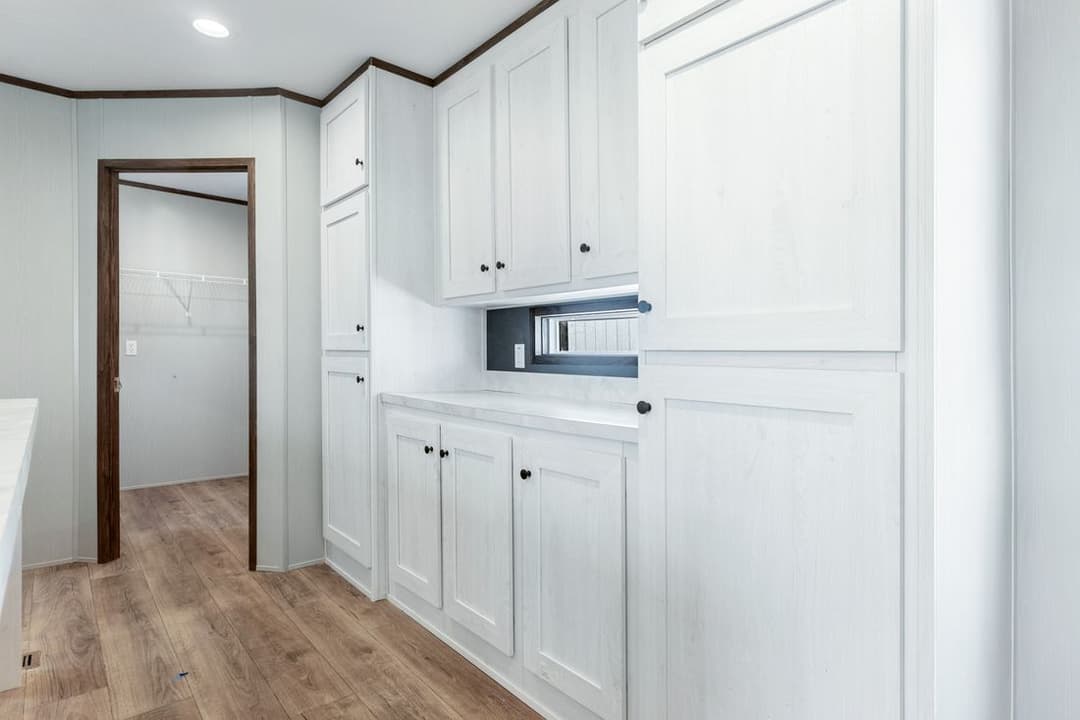 Select 16602s interior home features